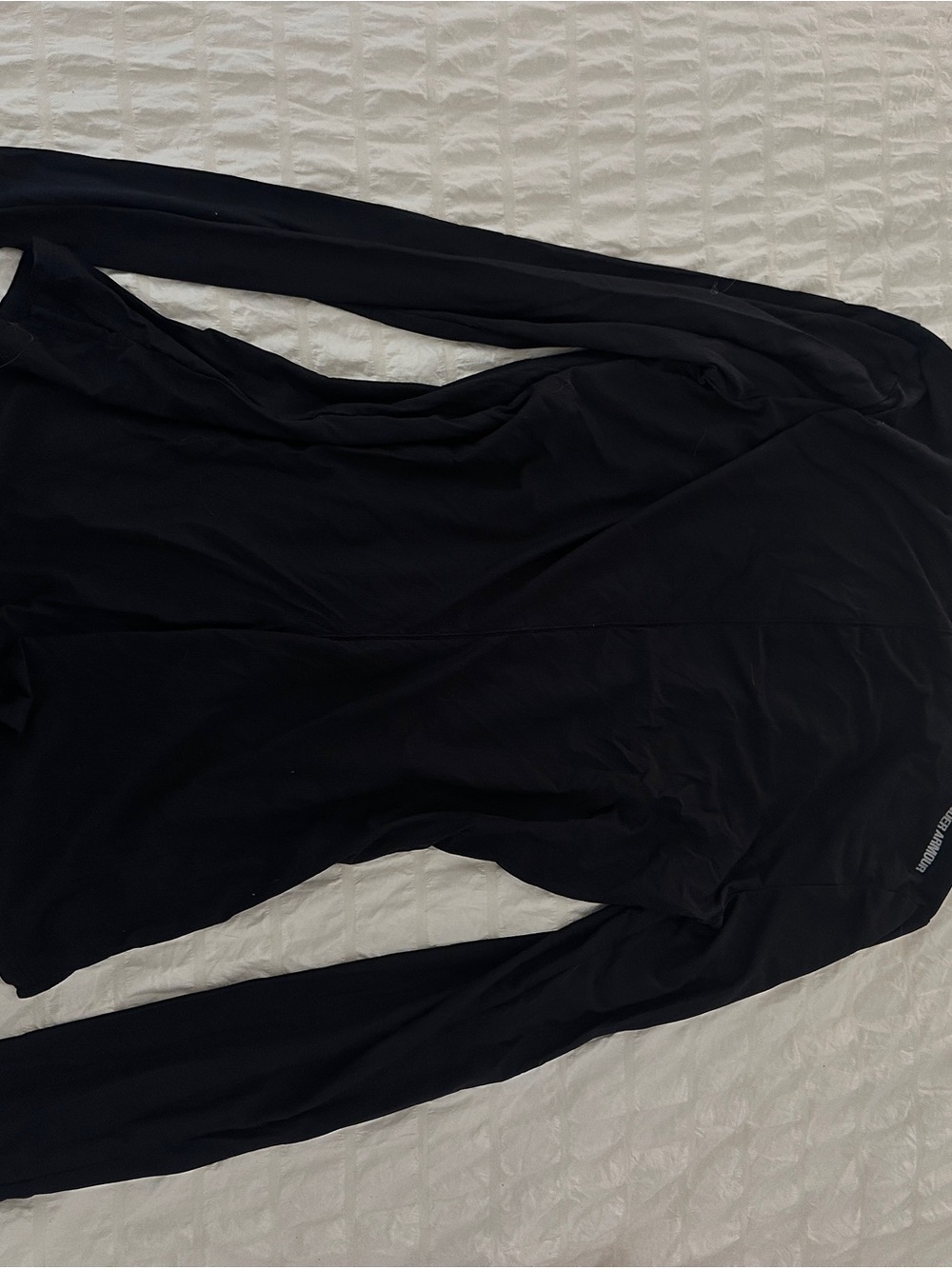 Under Armour Lightweight Black Longsleeve - Picture 2 of 2